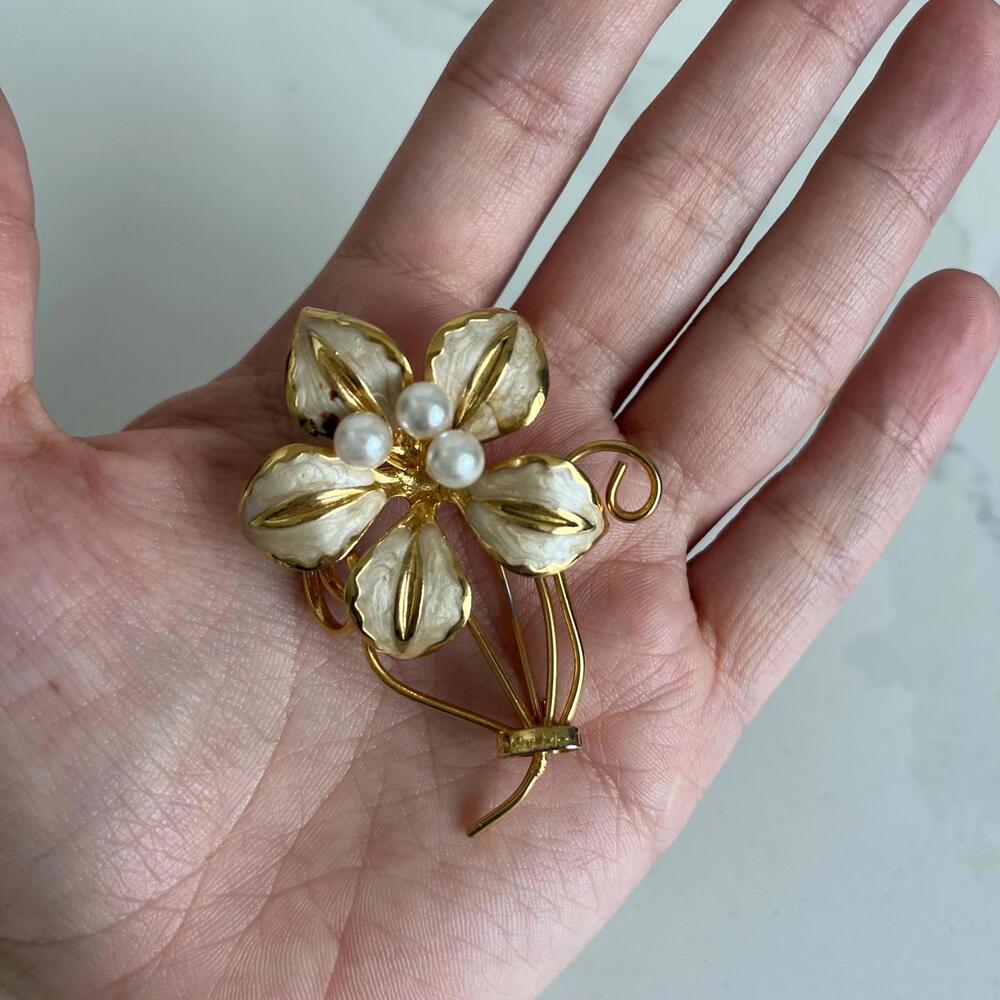 Vintage Gold & Enamel Floral Brooch – Pearl Accent, 1950s Bouquet Pin